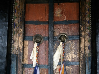 Porte du temple de Tiksé – Inde
