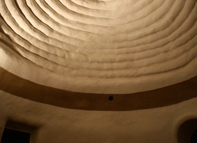 Eco-dome intérieur, ONG Cal-Earth – Californie