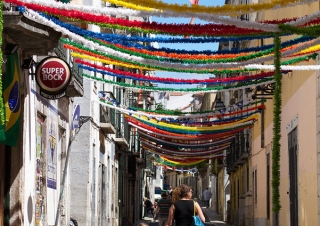 Ruelle festive, Lisbonne – Portugal