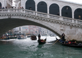 Pont du Rialto, Grand Canal de Venise – Italie